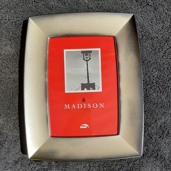Metal Photo Frame 5" x 7" Silver Metal Madison New in Box - Picture 1 of 6